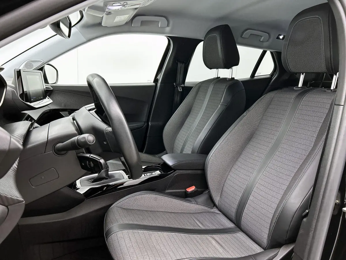 1.2 100pk Allure | Trekhaak | Apple Carplay/Android Auto | LMV 17" | Cruise Control | Climate Conrol | Parkeersensoren achter