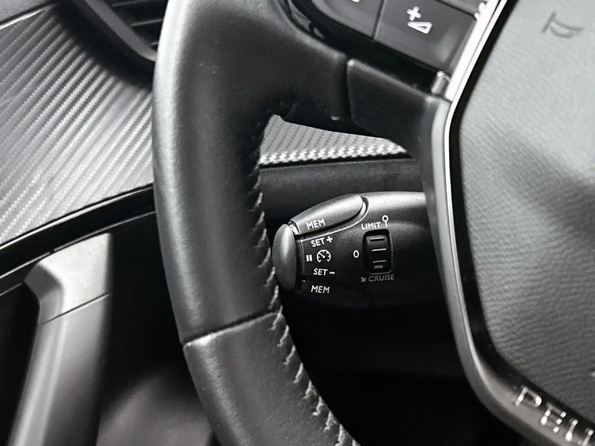 1.2 100pk Allure | Trekhaak | Apple Carplay/Android Auto | LMV 17" | Cruise Control | Climate Conrol | Parkeersensoren achter