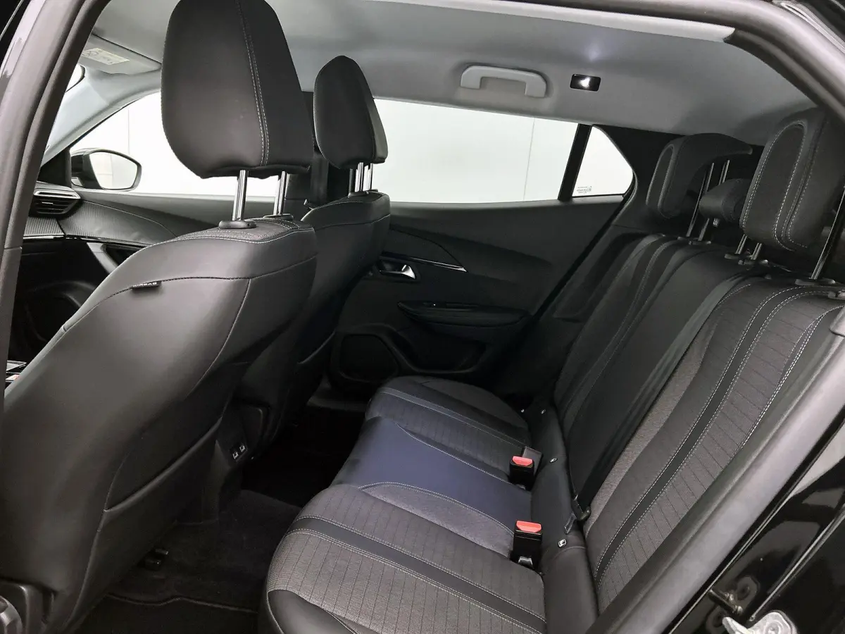 1.2 100pk Allure | Trekhaak | Apple Carplay/Android Auto | LMV 17" | Cruise Control | Climate Conrol | Parkeersensoren achter