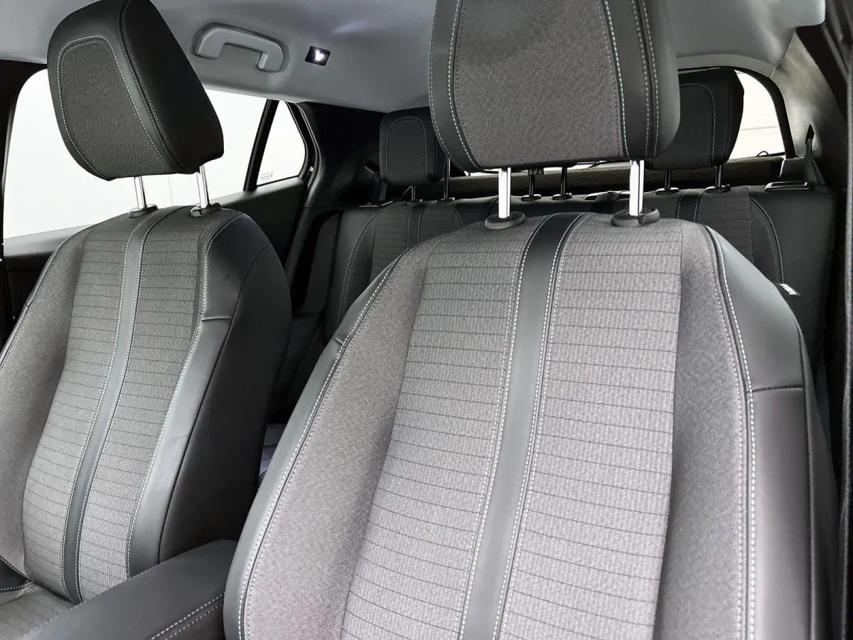 1.2 100pk Allure | Trekhaak | Apple Carplay/Android Auto | LMV 17" | Cruise Control | Climate Conrol | Parkeersensoren achter