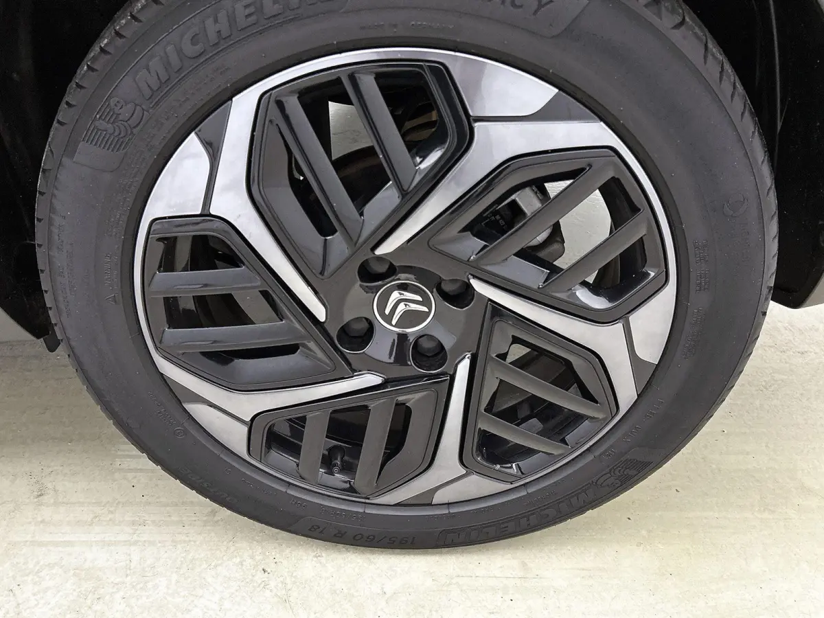 1.2 130pk Automaat Shine | Automaat | Lederen bekleding | Panoramadak | Schuifdak | Camera | Parkeersensoren | DAB | Navigatie | Apple carplay | Android auto | LED | Adaptive cruise control 