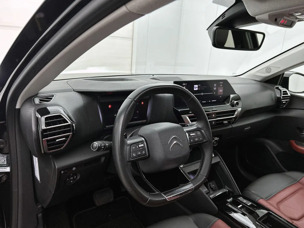 1.2 130pk Automaat Shine | Automaat | Lederen bekleding | Panoramadak | Schuifdak | Camera | Parkeersensoren | DAB | Navigatie | Apple carplay | Android auto | LED | Adaptive cruise control 
