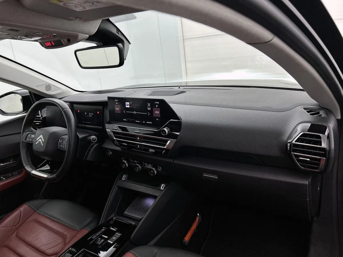 1.2 130pk Automaat Shine | Automaat | Lederen bekleding | Panoramadak | Schuifdak | Camera | Parkeersensoren | DAB | Navigatie | Apple carplay | Android auto | LED | Adaptive cruise control 