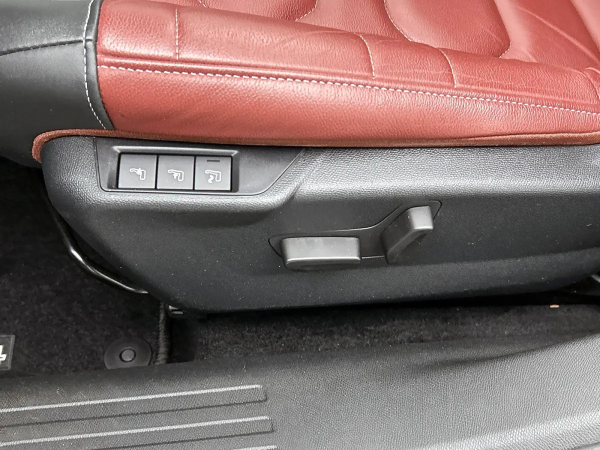 1.2 130pk Automaat Shine | Automaat | Lederen bekleding | Panoramadak | Schuifdak | Camera | Parkeersensoren | DAB | Navigatie | Apple carplay | Android auto | LED | Adaptive cruise control 