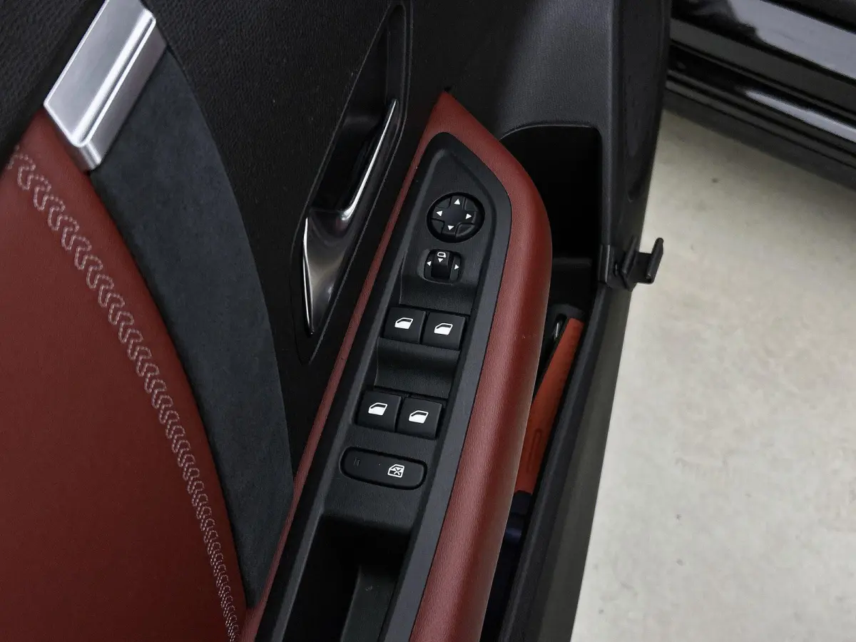 1.2 130pk Automaat Shine | Automaat | Lederen bekleding | Panoramadak | Schuifdak | Camera | Parkeersensoren | DAB | Navigatie | Apple carplay | Android auto | LED | Adaptive cruise control 
