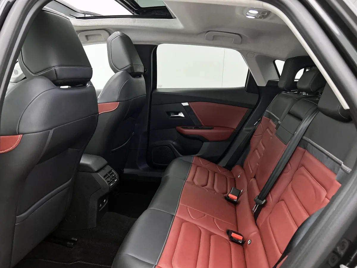 1.2 130pk Automaat Shine | Automaat | Lederen bekleding | Panoramadak | Schuifdak | Camera | Parkeersensoren | DAB | Navigatie | Apple carplay | Android auto | LED | Adaptive cruise control 