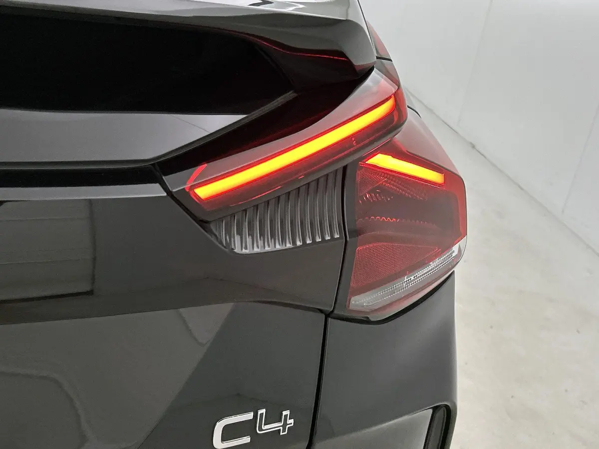 1.2 130pk Automaat Shine | Automaat | Lederen bekleding | Panoramadak | Schuifdak | Camera | Parkeersensoren | DAB | Navigatie | Apple carplay | Android auto | LED | Adaptive cruise control 