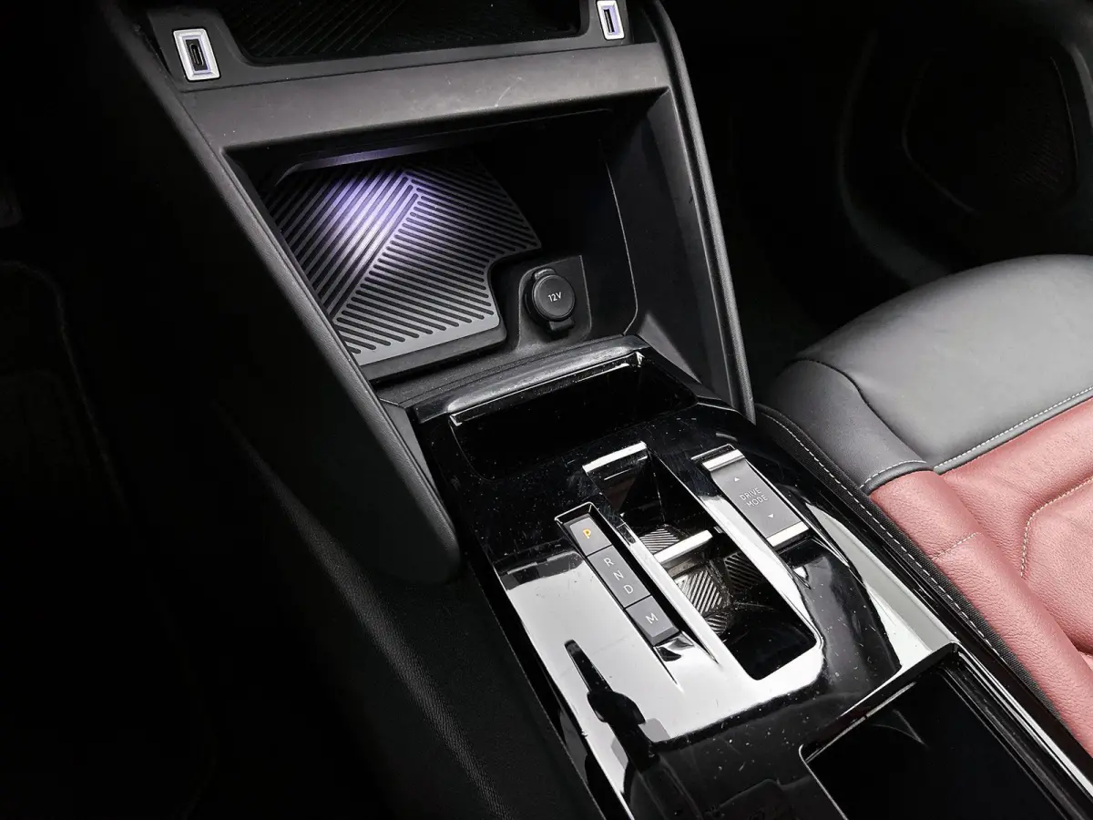 1.2 130pk Automaat Shine | Automaat | Lederen bekleding | Panoramadak | Schuifdak | Camera | Parkeersensoren | DAB | Navigatie | Apple carplay | Android auto | LED | Adaptive cruise control 