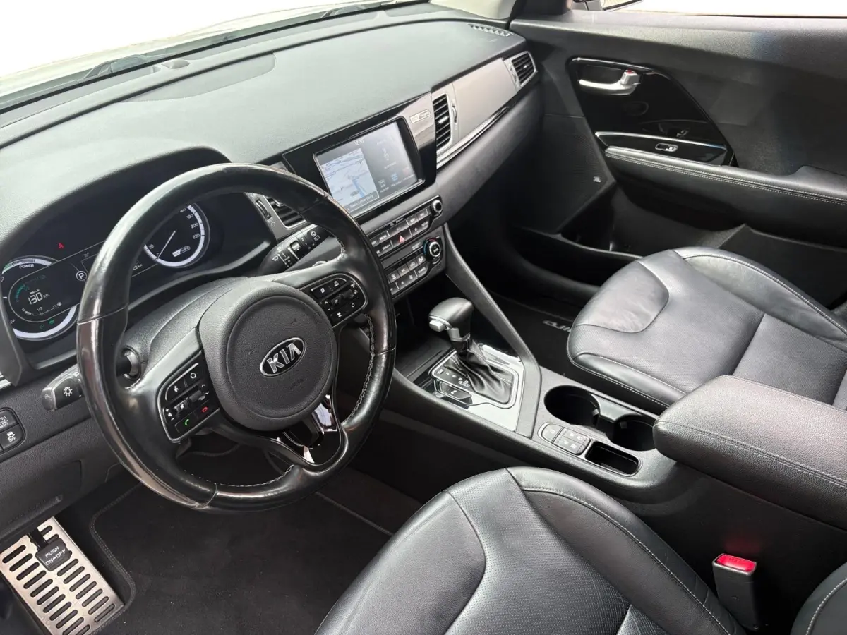 1.6 GDi Hybrid ExecutiveLine | Trekhaak | Stoel verwarming en koeling | Lederen bekleding | Navigatie | Dodehoek detectie | Apple Carplay / Android Auto | Verbruik 1 op 20!