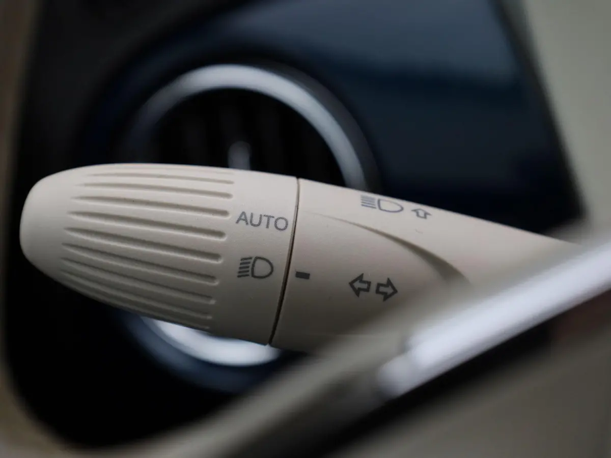 1.0 Hybrid Lounge | PARKEERSENSOREN | CRUISE CONTROL | NAVIGATIE | LMV | LED |