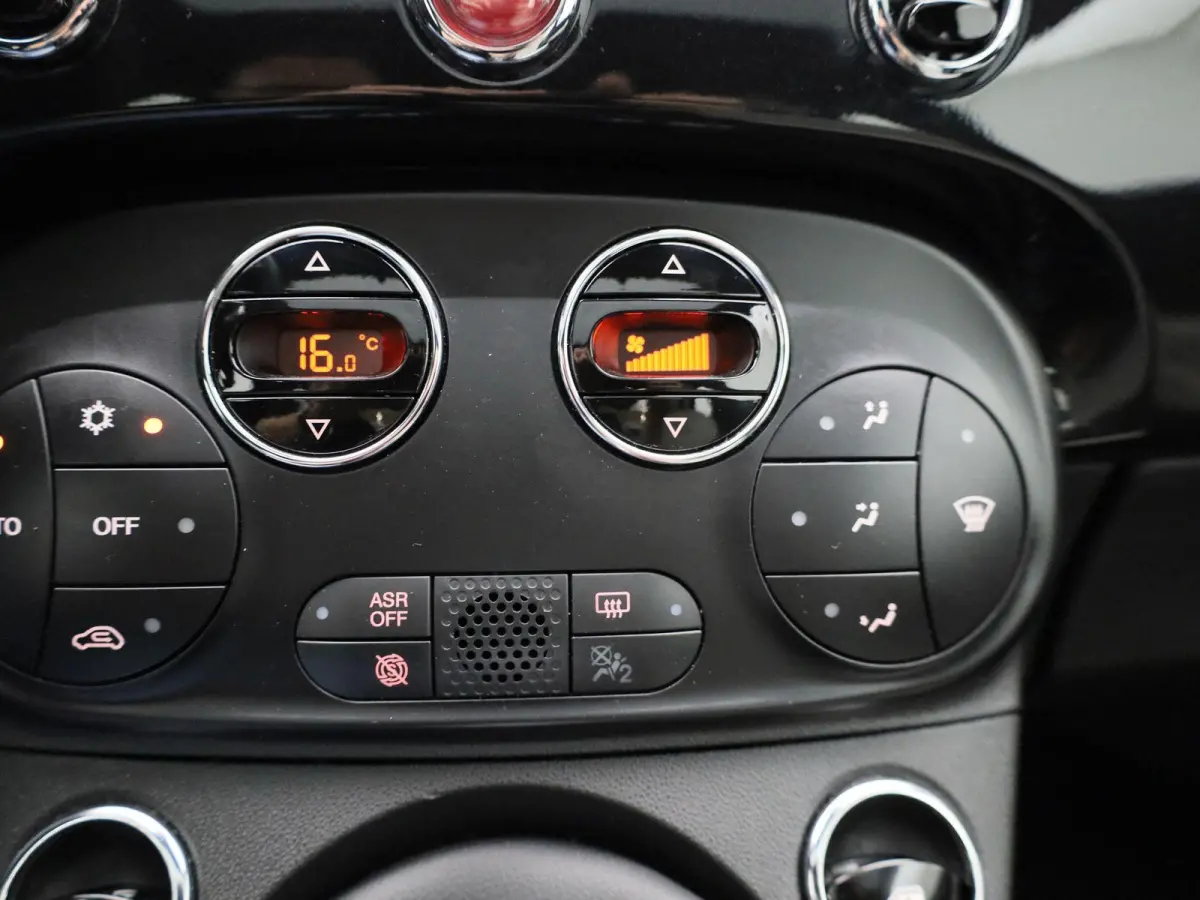 1.0 Hybrid Dolcevita | LEDER | CLIMATE CONTROL | NAVIGATIE | PANORAMADAK | LMV |