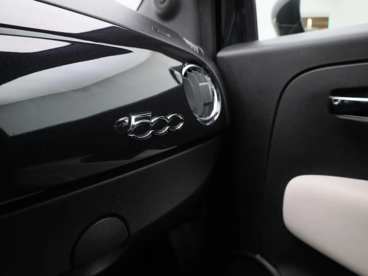 1.0 Hybrid Dolcevita | LEDER | CLIMATE CONTROL | NAVIGATIE | PANORAMADAK | LMV |