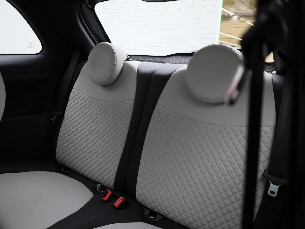 1.0 Hybrid Dolcevita | LEDER | CLIMATE CONTROL | NAVIGATIE | PANORAMADAK | LMV |