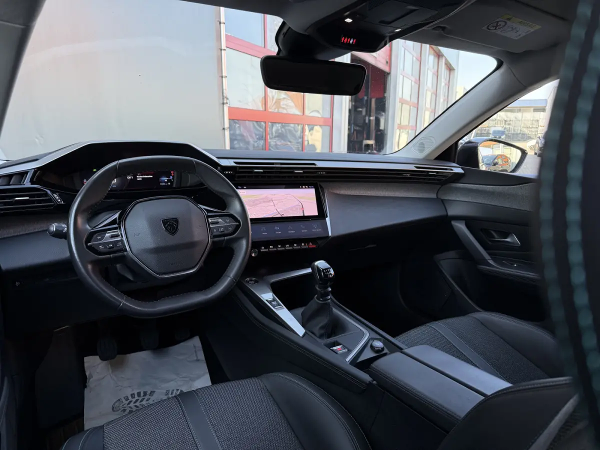 BWJ 2023 1.2 131 PK PureTech Allure TREKHAAK | FULL LED | HALF LEDER | KEYLESS | 360 CAMERA | CARPLAY + ANDROID | NAVI | CLIMA | CRUISE | LMV | PDC