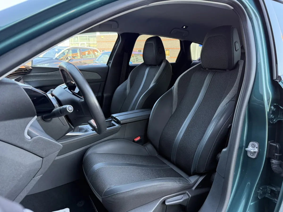 BWJ 2023 1.2 131 PK PureTech Allure TREKHAAK | FULL LED | HALF LEDER | KEYLESS | 360 CAMERA | CARPLAY + ANDROID | NAVI | CLIMA | CRUISE | LMV | PDC