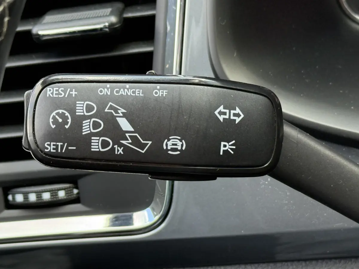 BWJ 2020 1.0 EcoTSI 116 PK Style Business Intense TREKHAAK | PANO | VIRTUAL COCKPIT | BEATS AUDIO | CARPLAY + ANDROID |  NAVI | CLIMA | CRUISE | BLUETOOTH | CAMERA | PDC | LMV | MULTIFUNCT. 