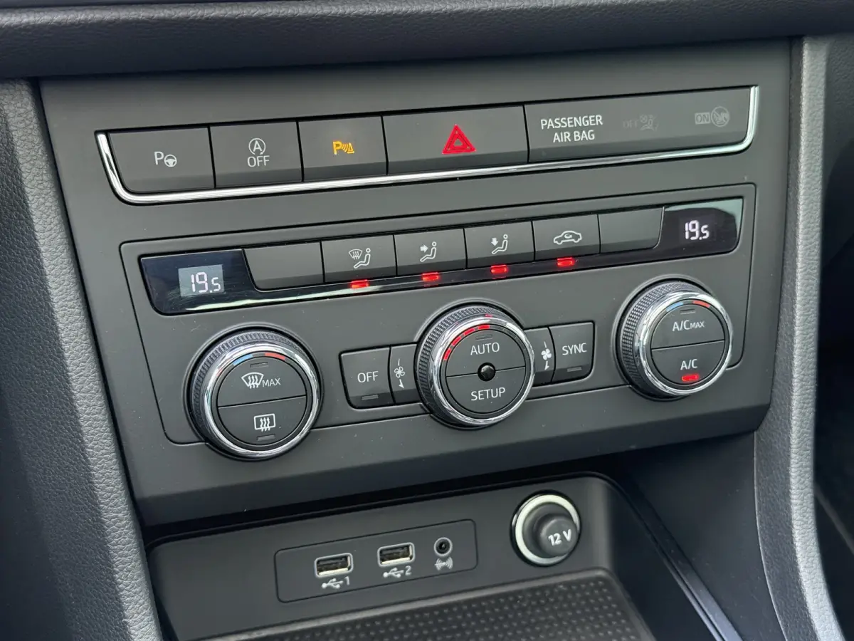BWJ 2020 1.0 EcoTSI 116 PK Style Business Intense TREKHAAK | PANO | VIRTUAL COCKPIT | BEATS AUDIO | CARPLAY + ANDROID |  NAVI | CLIMA | CRUISE | BLUETOOTH | CAMERA | PDC | LMV | MULTIFUNCT. 