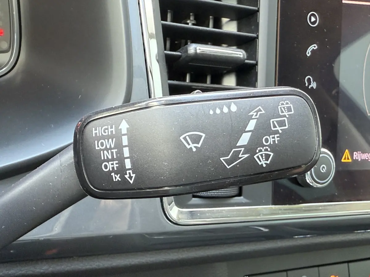 BWJ 2020 1.0 EcoTSI 116 PK Style Business Intense TREKHAAK | PANO | VIRTUAL COCKPIT | BEATS AUDIO | CARPLAY + ANDROID |  NAVI | CLIMA | CRUISE | BLUETOOTH | CAMERA | PDC | LMV | MULTIFUNCT. 