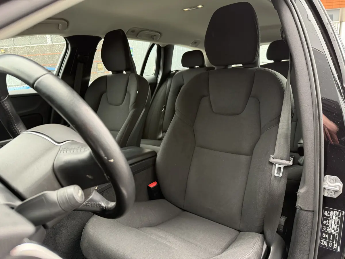BWJ 2021 2.0 B4 200 PK Momentum Advantage AUTOMAAT | NAVI | CLIMA | CRUISE | CARPLAY & ANDROID | LANE ASSIST | DAB | PDC | LMV