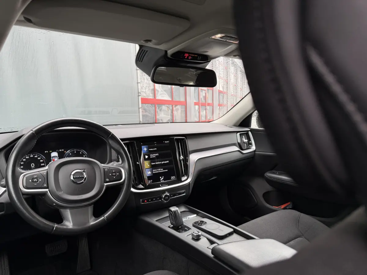 BWJ 2021 2.0 B4 200 PK Momentum Advantage AUTOMAAT | NAVI | CLIMA | CRUISE | CARPLAY & ANDROID | LANE ASSIST | DAB | PDC | LMV