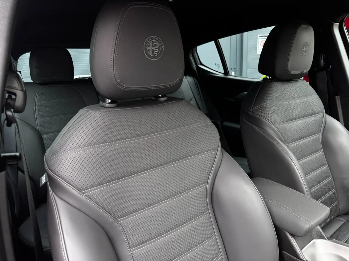 1.5T Hybrid Veloce | Leder + Memory | Alfa dealer onderhouden | Harman/Kardon | 360 Camera | Winter Pack