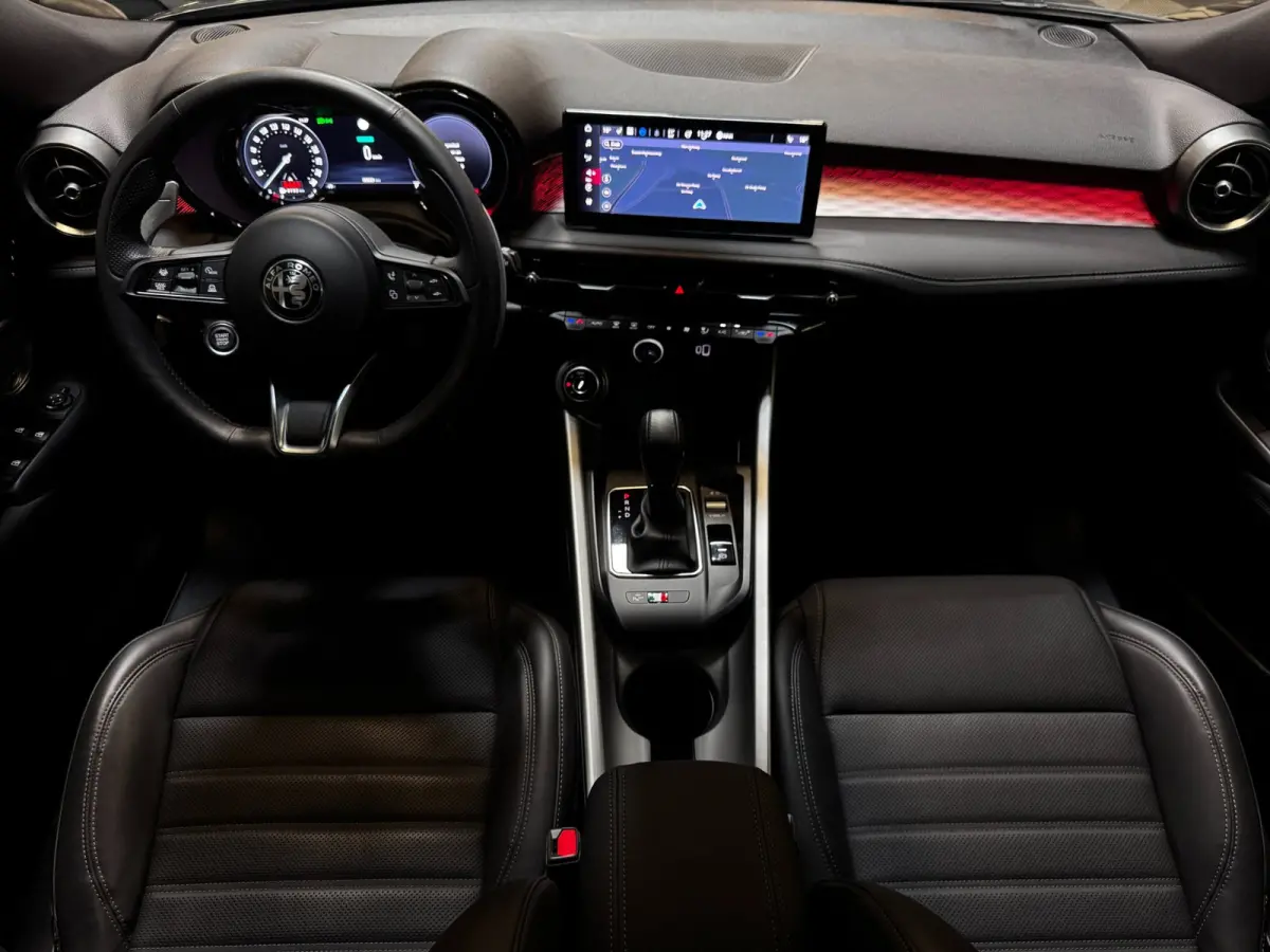 1.5T Hybrid Veloce | Leder + Memory | Alfa dealer onderhouden | Harman/Kardon | 360 Camera | Winter Pack