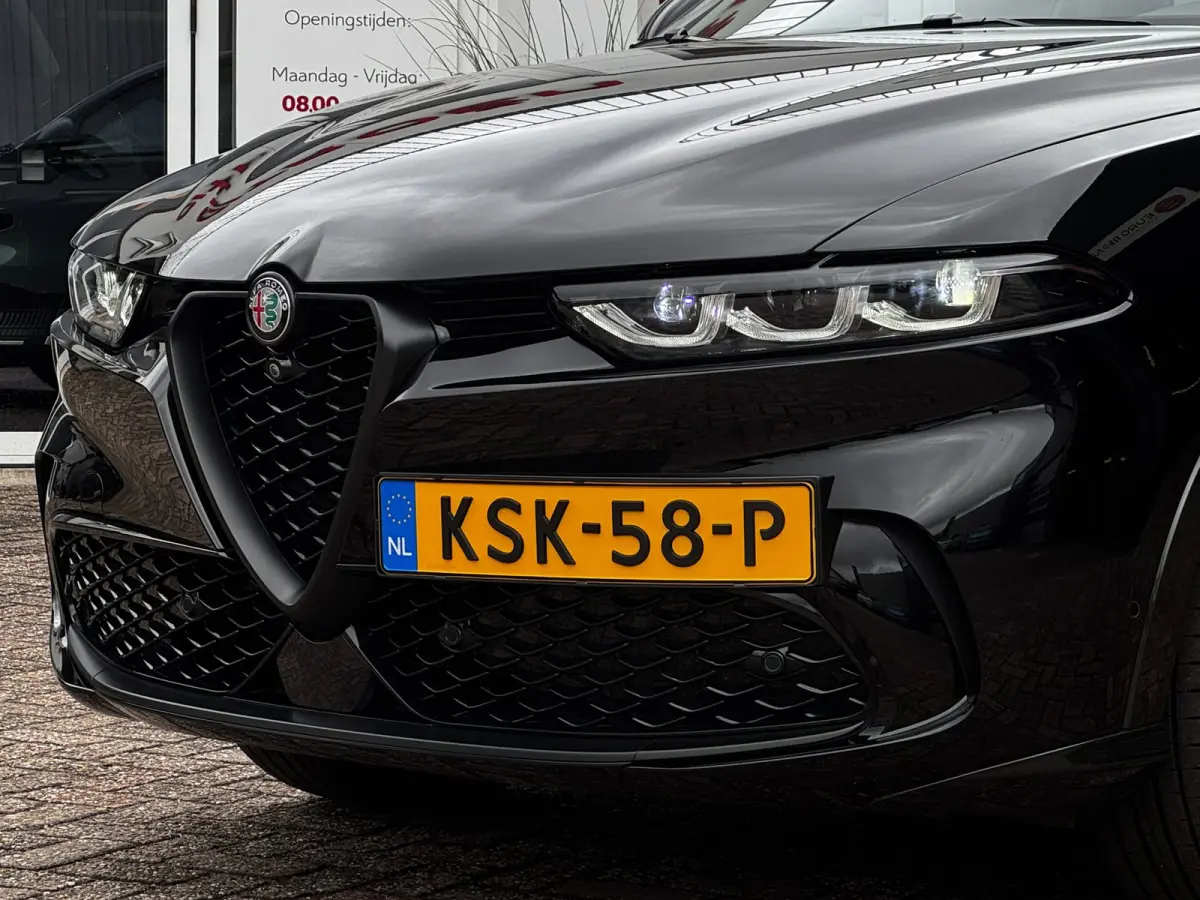 1.5T Hybrid Veloce | Leder + Memory | Alfa dealer onderhouden | Harman/Kardon | 360 Camera | Winter Pack