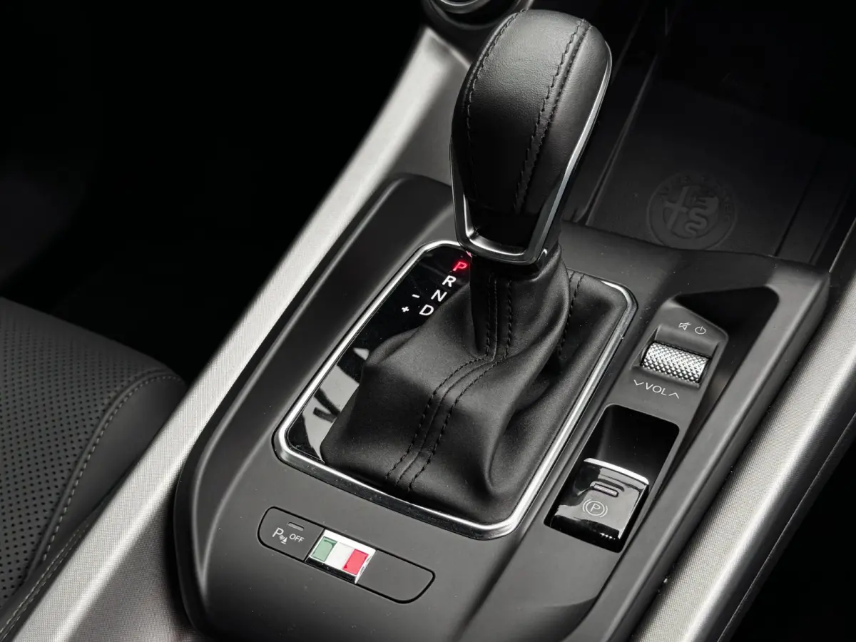 1.5T Hybrid Veloce | Leder + Memory | Alfa dealer onderhouden | Harman/Kardon | 360 Camera | Winter Pack