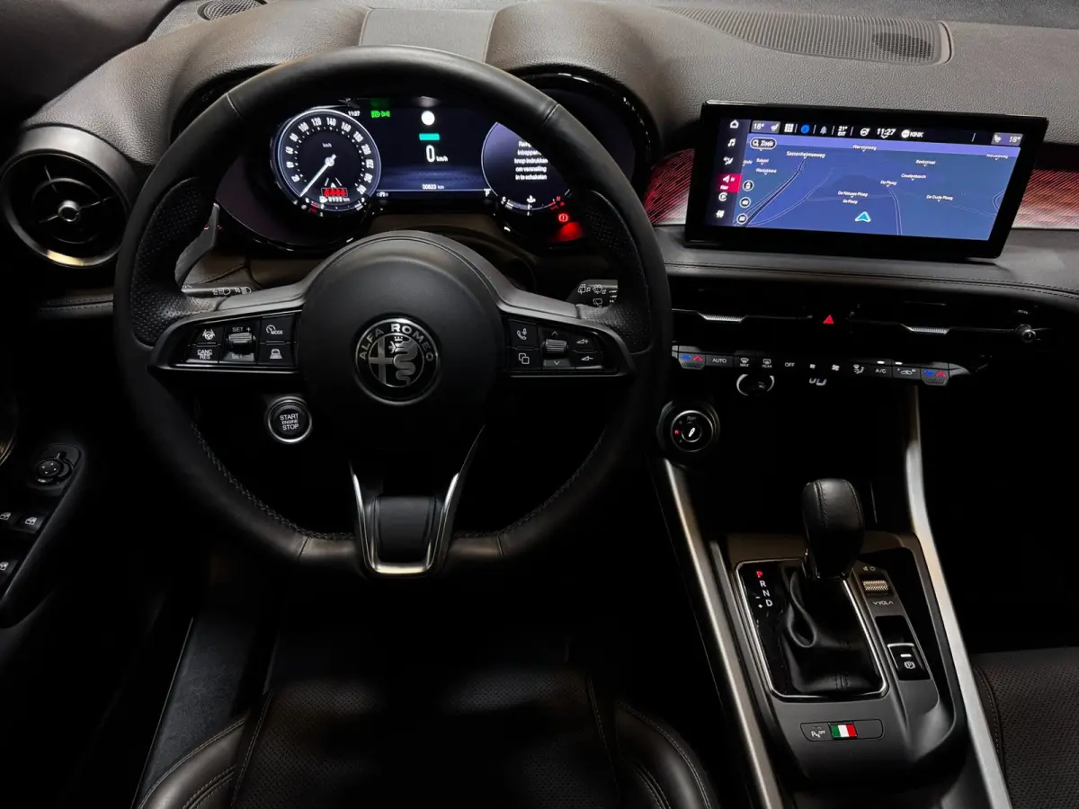 1.5T Hybrid Veloce | Leder + Memory | Alfa dealer onderhouden | Harman/Kardon | 360 Camera | Winter Pack