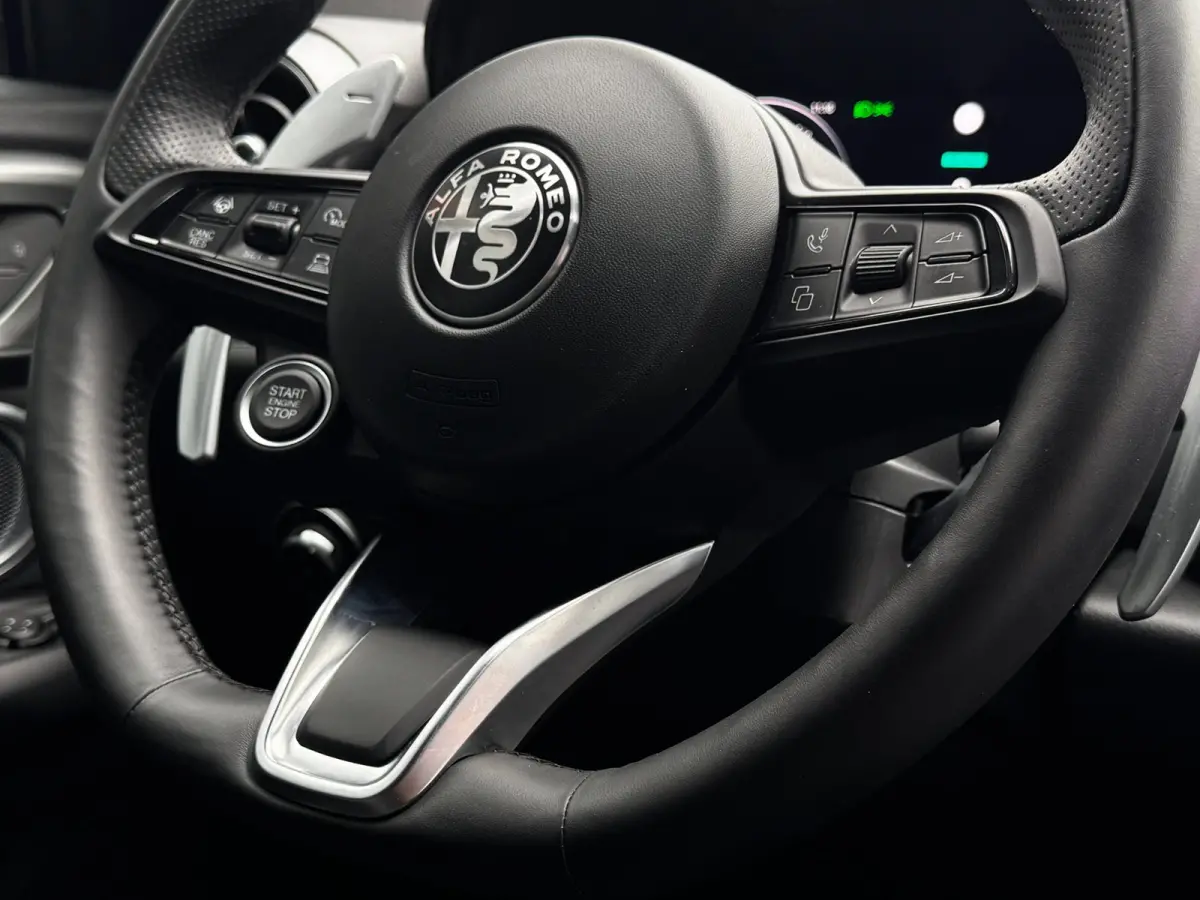 1.5T Hybrid Veloce | Leder + Memory | Alfa dealer onderhouden | Harman/Kardon | 360 Camera | Winter Pack