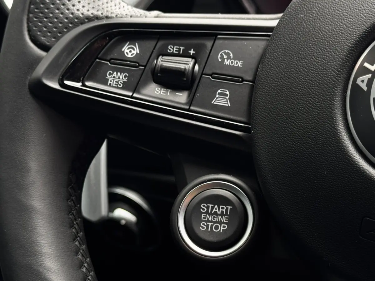 1.5T Hybrid Veloce | Leder + Memory | Alfa dealer onderhouden | Harman/Kardon | 360 Camera | Winter Pack