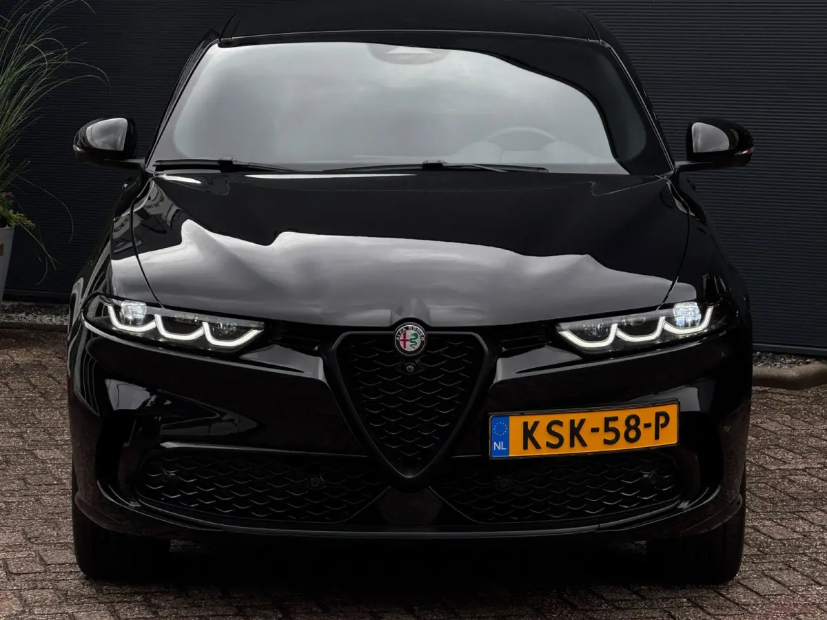 1.5T Hybrid Veloce | Leder + Memory | Alfa dealer onderhouden | Harman/Kardon | 360 Camera | Winter Pack