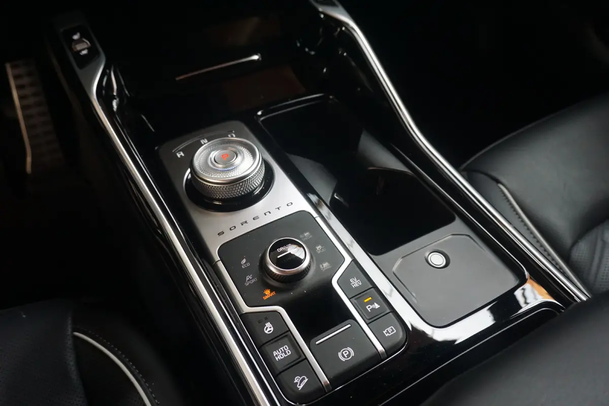 1.6 T-GDi Plug-in Hybrid 4WD ExecutiveLine 7-Persoons | 100% SoH | Trekhaak Afneembaar | Full Options | | Achterbank verwarmd | Achteruitrijcamera | Audio installatie premium