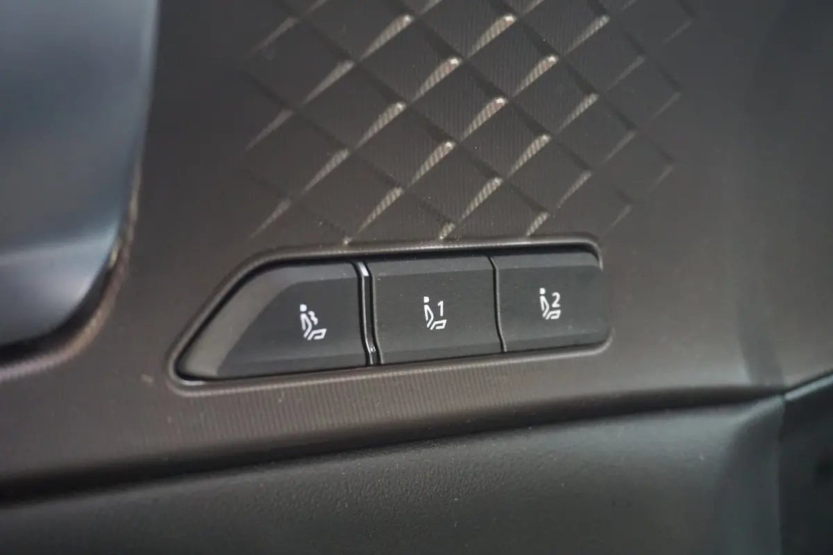 1.6 T-GDi Plug-in Hybrid 4WD ExecutiveLine 7-Persoons | 100% SoH | Trekhaak Afneembaar | Full Options | | Achterbank verwarmd | Achteruitrijcamera | Audio installatie premium