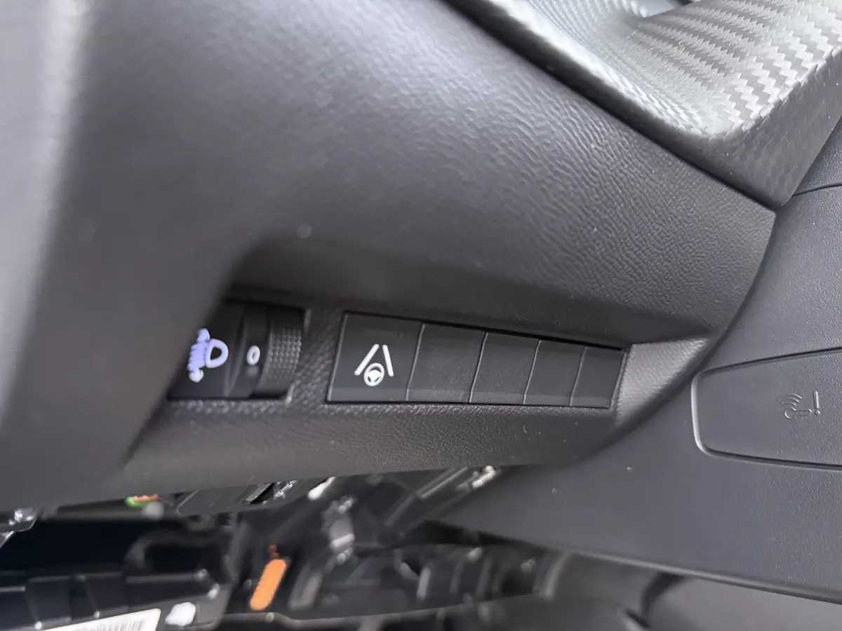 Allure | Active Safety Brake met camera en radar (automatisch noodremsysteem) met Distance Alert (waarschuwing dreigende aanrijding) | Advanced Active Safety Brake met camera en radar | Clim
