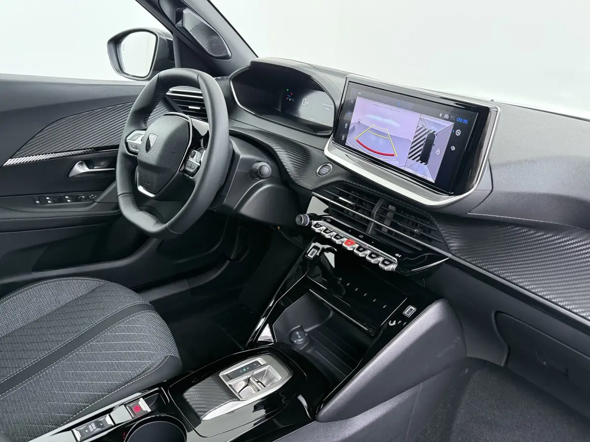 Allure | Active Safety Brake met camera en radar (automatisch noodremsysteem) met Distance Alert (waarschuwing dreigende aanrijding) | Advanced Active Safety Brake met camera en radar | Clim