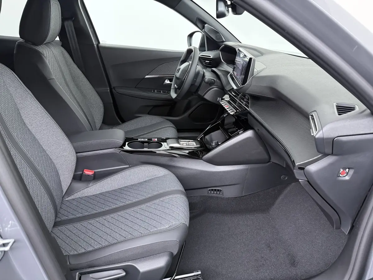 Allure | Active Safety Brake met camera en radar (automatisch noodremsysteem) met Distance Alert (waarschuwing dreigende aanrijding) | Advanced Active Safety Brake met camera en radar | Clim