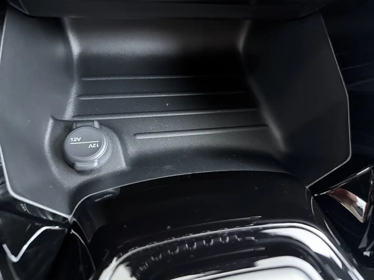 Allure | Active Safety Brake met camera en radar (automatisch noodremsysteem) met Distance Alert (waarschuwing dreigende aanrijding) | Advanced Active Safety Brake met camera en radar | Clim
