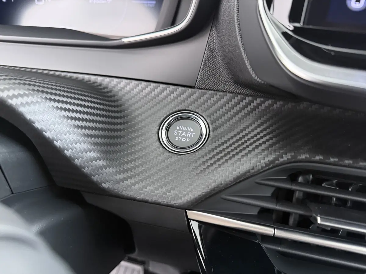 Allure | Active Safety Brake met camera en radar (automatisch noodremsysteem) met Distance Alert (waarschuwing dreigende aanrijding) | Advanced Active Safety Brake met camera en radar | Clim