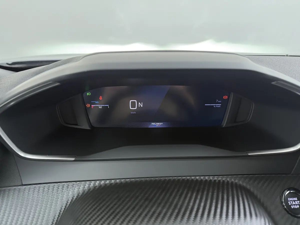 Allure | Active Safety Brake met camera en radar (automatisch noodremsysteem) met Distance Alert (waarschuwing dreigende aanrijding) | Advanced Active Safety Brake met camera en radar | Clim