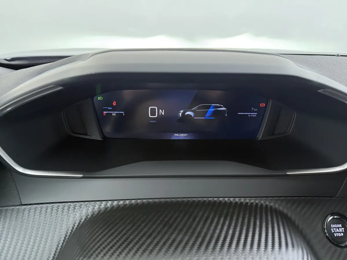 Allure | Active Safety Brake met camera en radar (automatisch noodremsysteem) met Distance Alert (waarschuwing dreigende aanrijding) | Advanced Active Safety Brake met camera en radar | Clim
