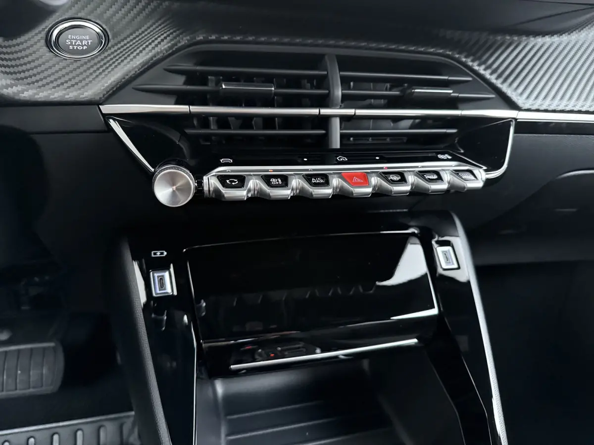 Allure | Active Safety Brake met camera en radar (automatisch noodremsysteem) met Distance Alert (waarschuwing dreigende aanrijding) | Advanced Active Safety Brake met camera en radar | Clim