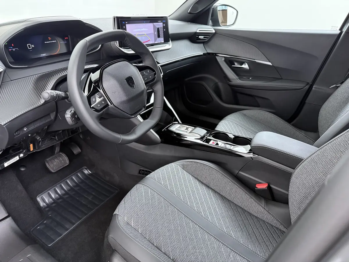 Allure | Active Safety Brake met camera en radar (automatisch noodremsysteem) met Distance Alert (waarschuwing dreigende aanrijding) | Advanced Active Safety Brake met camera en radar | Clim