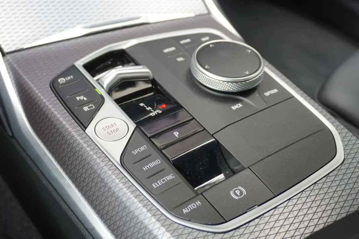 330e M Sportpakket Pro | Harman/Kardon Surround Sound systeem | Adaptieve LED-koplamp