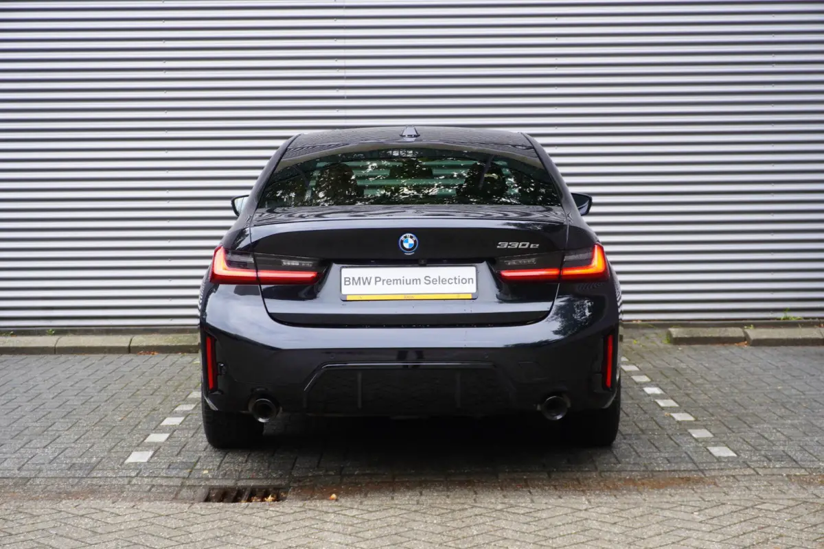 330e M Sportpakket Pro | Harman/Kardon Surround Sound systeem | Adaptieve LED-koplamp