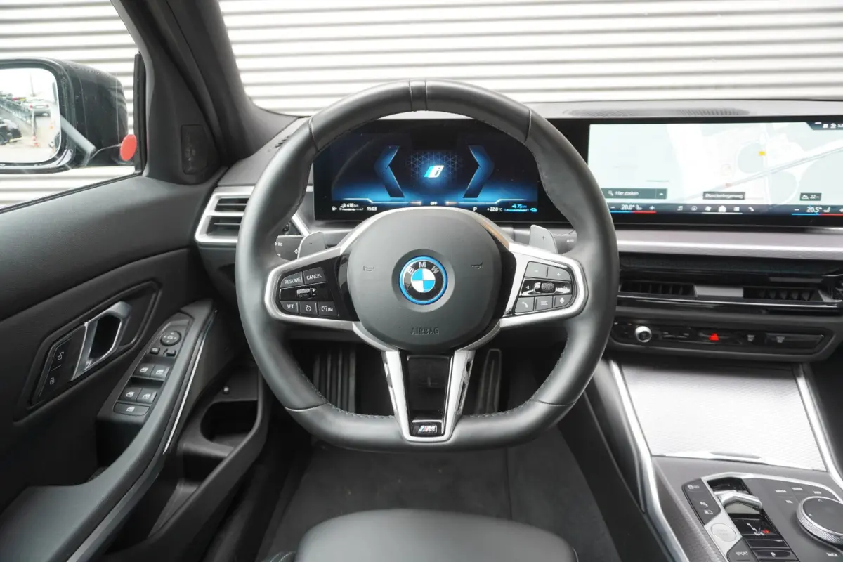 330e M Sportpakket Pro | Harman/Kardon Surround Sound systeem | Adaptieve LED-koplamp