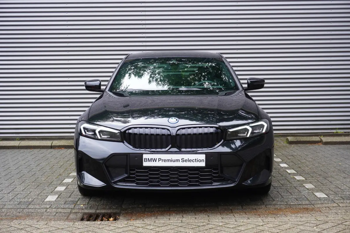 330e M Sportpakket Pro | Harman/Kardon Surround Sound systeem | Adaptieve LED-koplamp