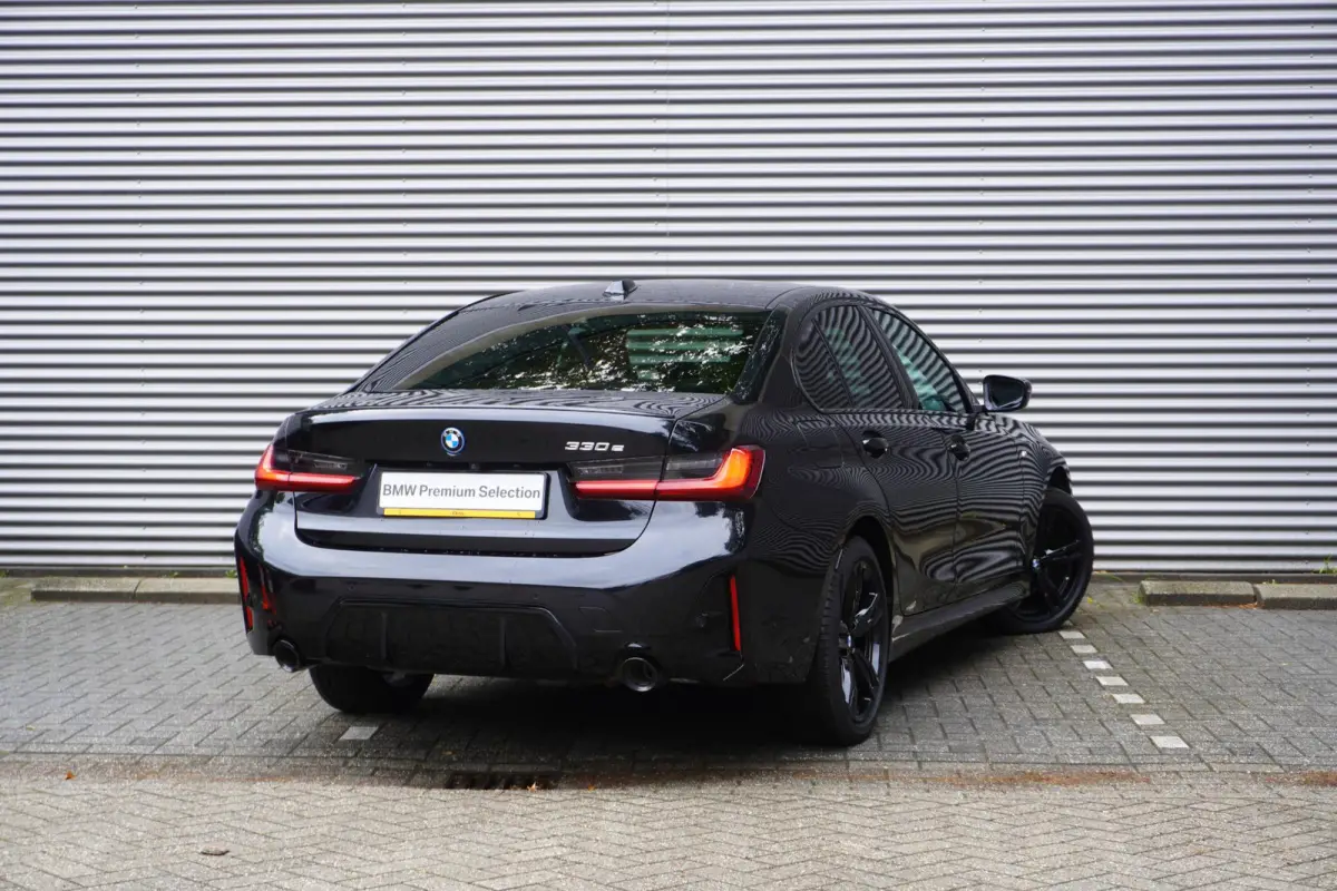 330e M Sportpakket Pro | Harman/Kardon Surround Sound systeem | Adaptieve LED-koplamp