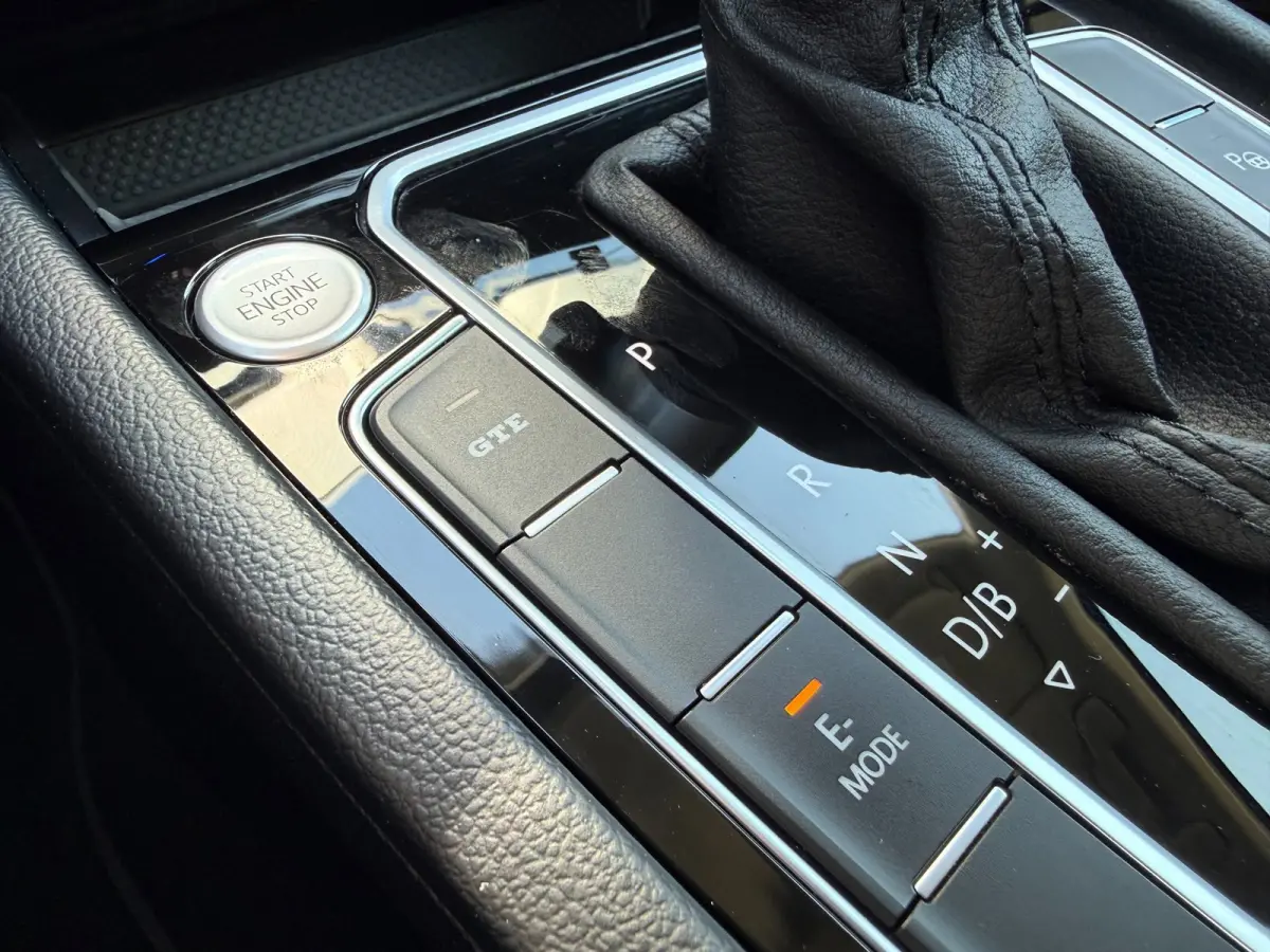 1.4 TSI PHEV GTE * AUTOMAAT * Parkeercamera * Massage * Keyless *