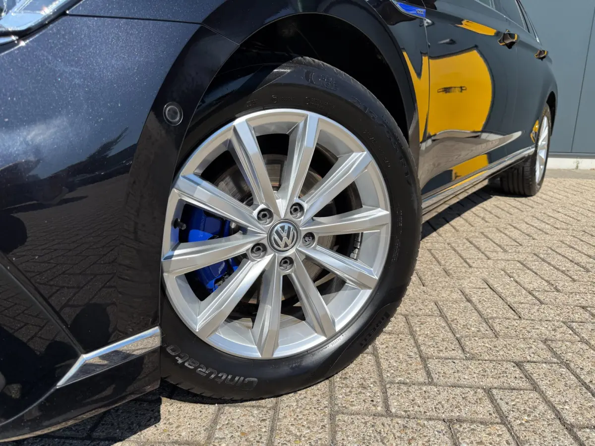 1.4 TSI PHEV GTE * AUTOMAAT * Parkeercamera * Massage * Keyless *